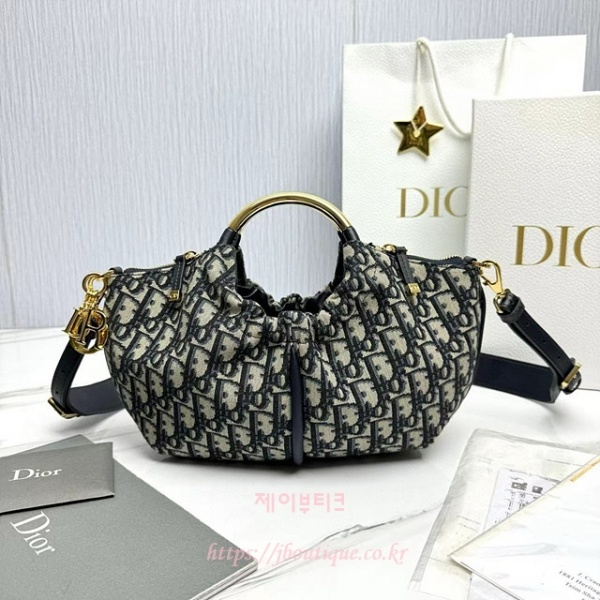 디올 Walk in Dior Purse