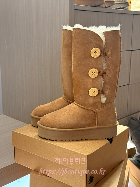 어그 베일리 3버튼 부츠