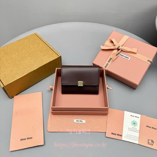 미우미우 가죽 지갑