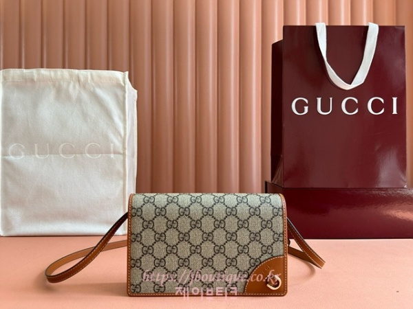 구찌 GG 엠블럼 수퍼 미니 숄더백