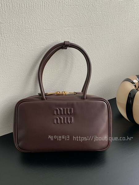 (국내배송 3~4일소요) 미우미우 가죽 보 백 [1]