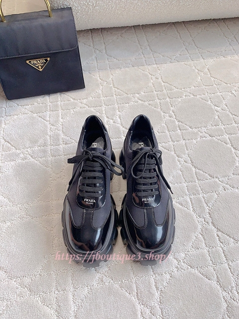 프라다 스니커즈 (남녀 공용)