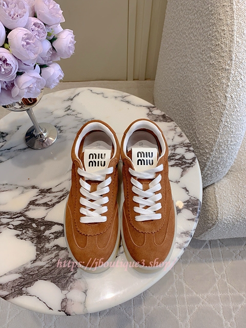 미우미우 스니커즈
