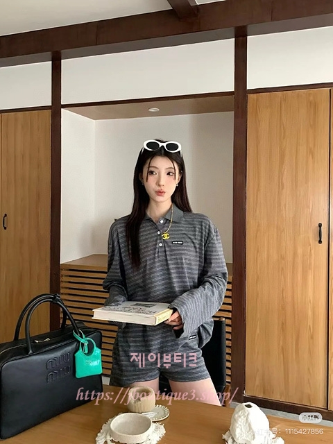 미우미우 긴팔 카라 티셔츠