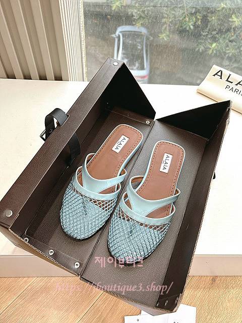 알라이아 샌들