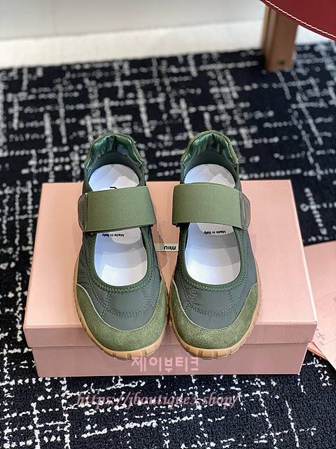 미우미우 스웨이드 발레리나