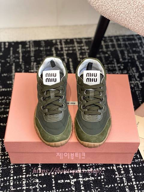 미우미우 스니커즈