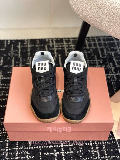 미우미우 스니커즈