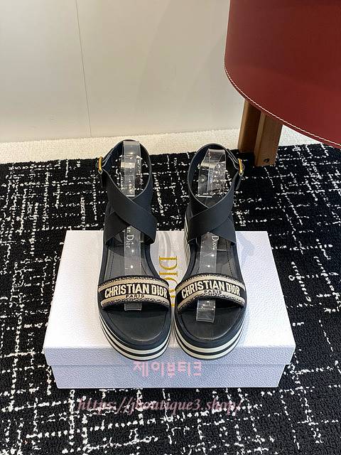 디올 샌들