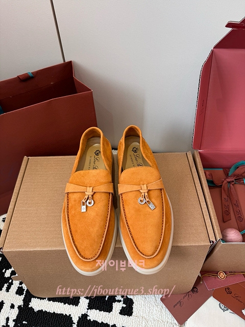 로로피아나 썸머워크