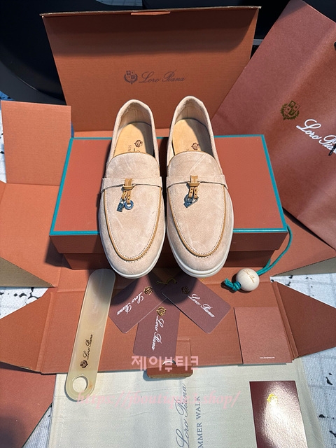 로로피아나 썸머워크