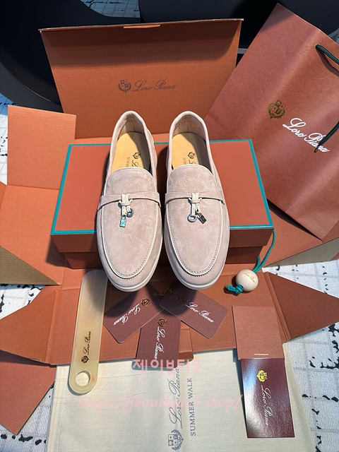 로로피아나 썸머워크