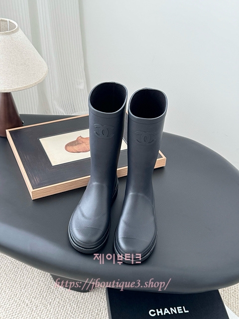 샤넬 레인부츠