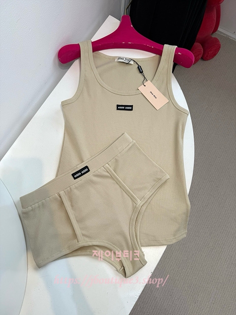 미우미우 투피스