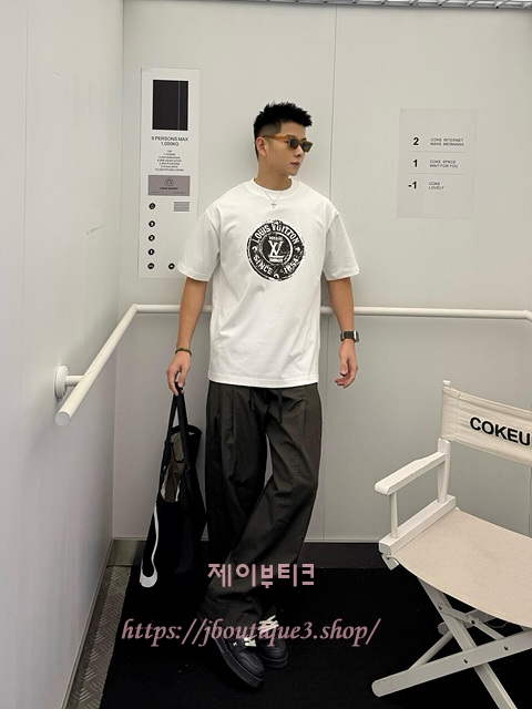 루이비통 남성 반팔 티셔츠