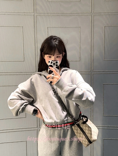 구찌 GG 엠블럼 버킷백 스몰