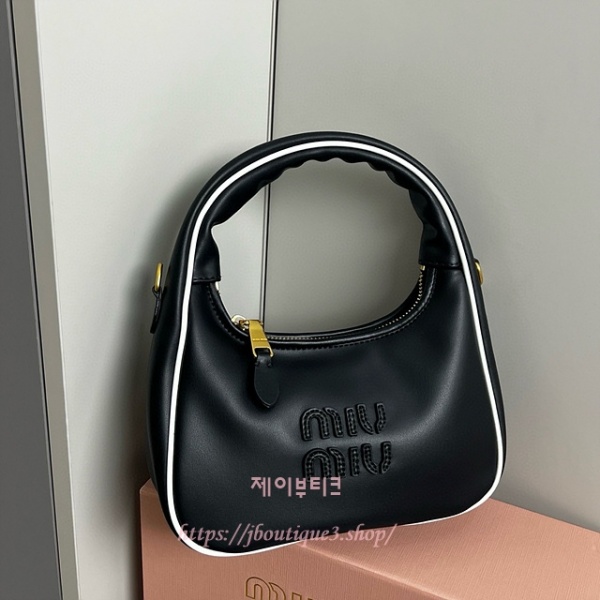 미우미우 완더 가죽 백