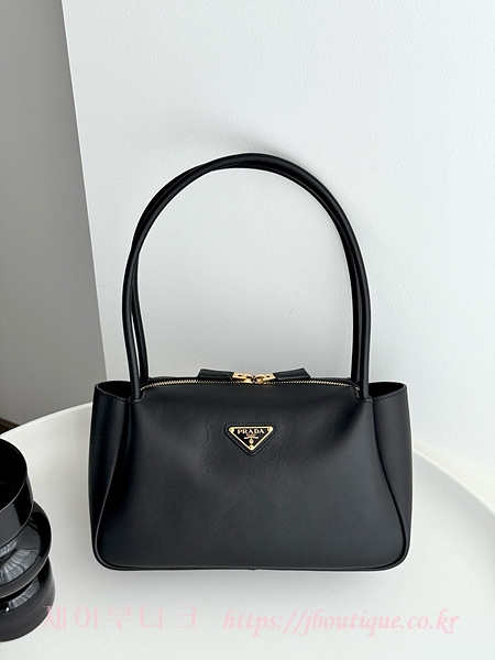 (국내배송3-4일 소요) 프라다 미디엄 레더 핸드백 [13]
