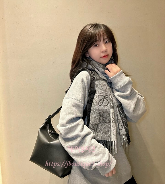 로에베 CUBI 스몰 크로스바디 백