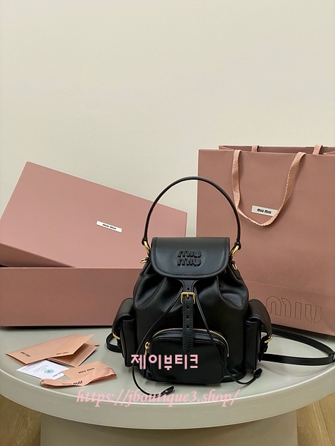 미우미우 가죽 백팩