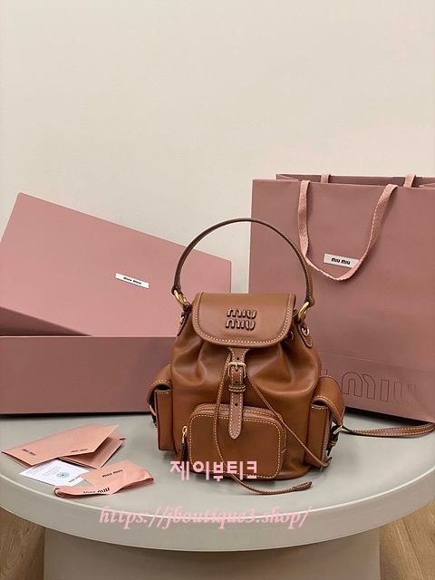 미우미우 가죽 백팩