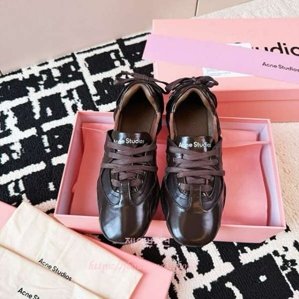 아크네 스튜디오 스니커즈