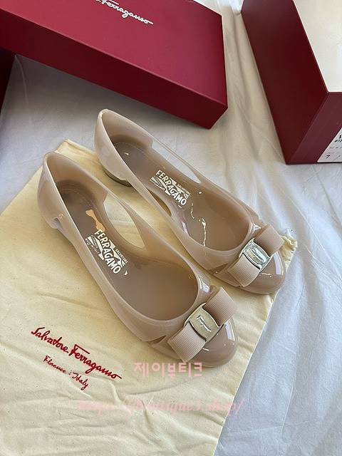 페레가모 바라 보우 젤리 발레 플랫