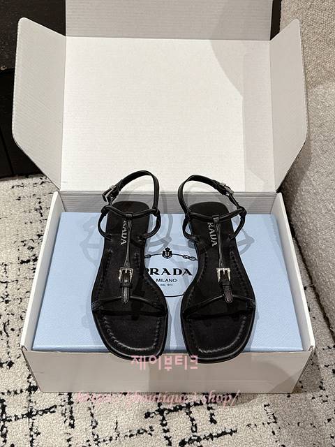 프라다 샌들