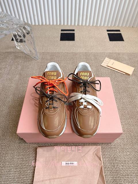 미우미우 스니커즈