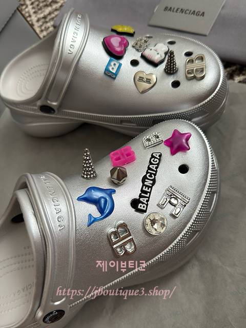 발렌시아가 X 크록스