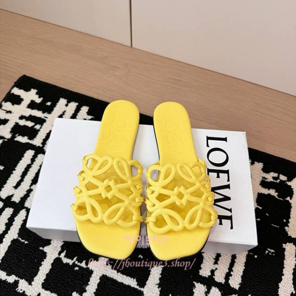 로에베 페탈 애너그램 슬라이드