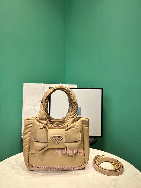 프라다 리본 장식 패딩 리나일론 미니백