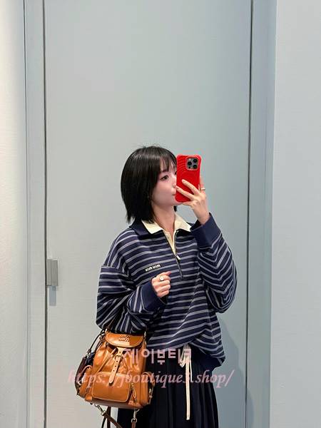 미우미우 맨투맨