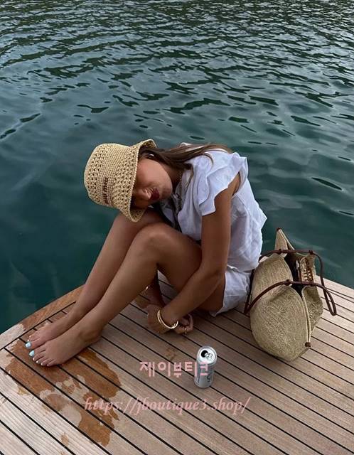 미우미우 라피아 버킷햇