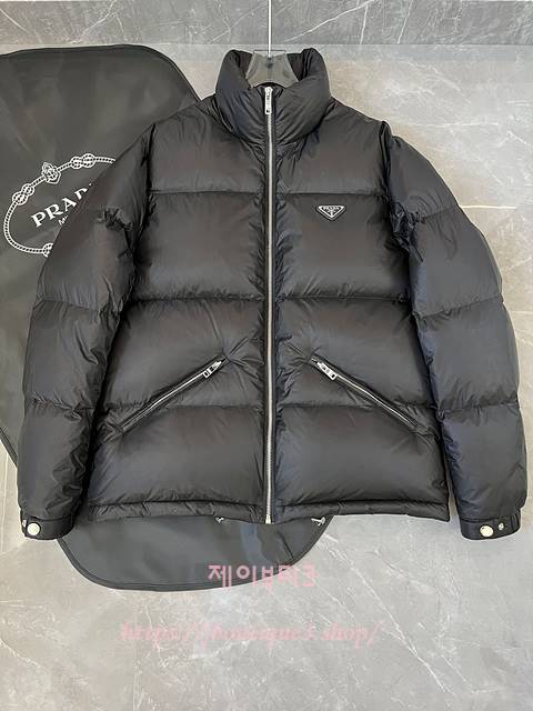 프라다 남성 패딩