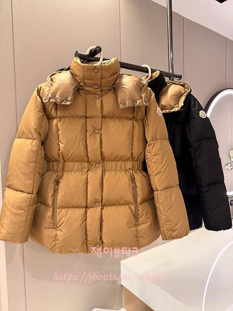 몽클레어 Agneux 스퀘어 퀼팅 후드 쇼트 다운 재킷 (2color)