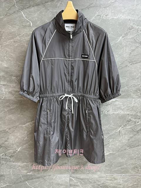 미우미우 테크니컬 실크 미니드레스