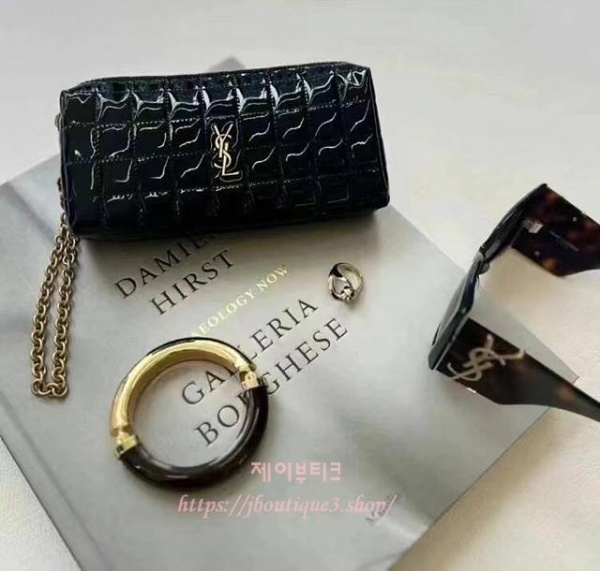 생로랑 CASSANDRE MATELASSÉ CARRÉ 체인 파우치