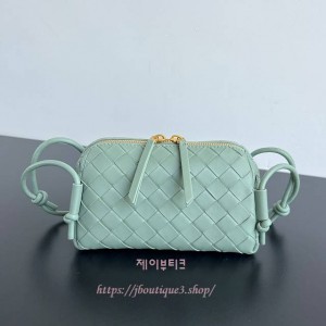 보테가 베네타 콘서트 파우치