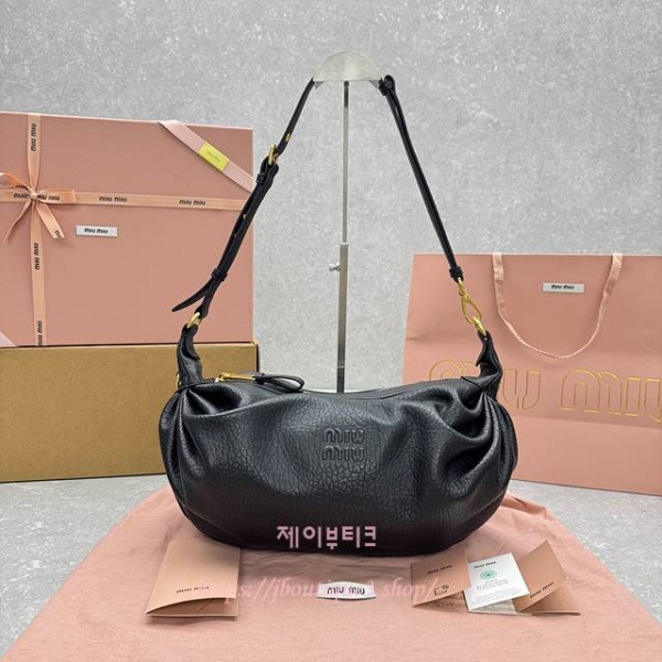 미우미우 나파 레더 몽크 숄더백