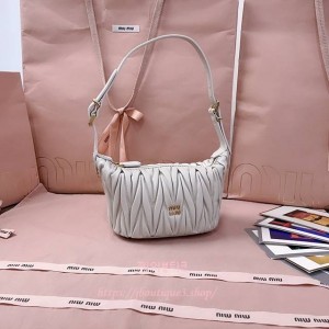 미우미우 마테라쎄 나파 가죽 파우치