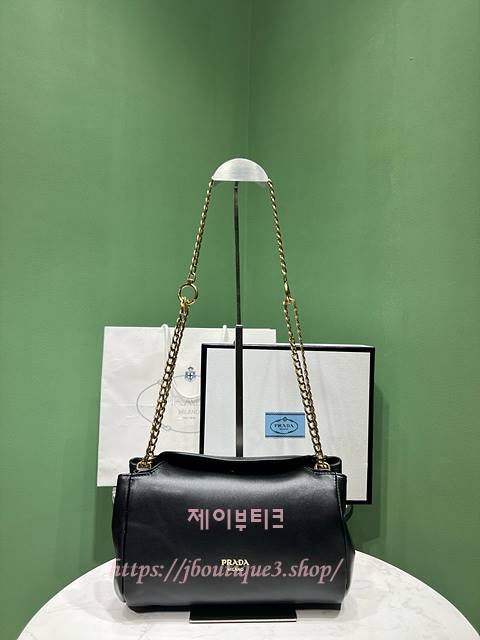 프라다 튀뮬트 스몰 나파 가죽 백