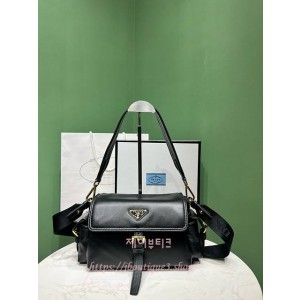 프라다 익스플로어 미디엄 리나일론 숄더백
