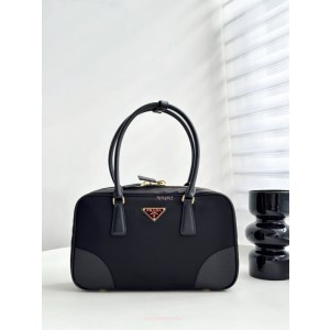 프라다 리에디션 1978 미디엄 리나일론 및 사피아노 가죽 투핸들 백