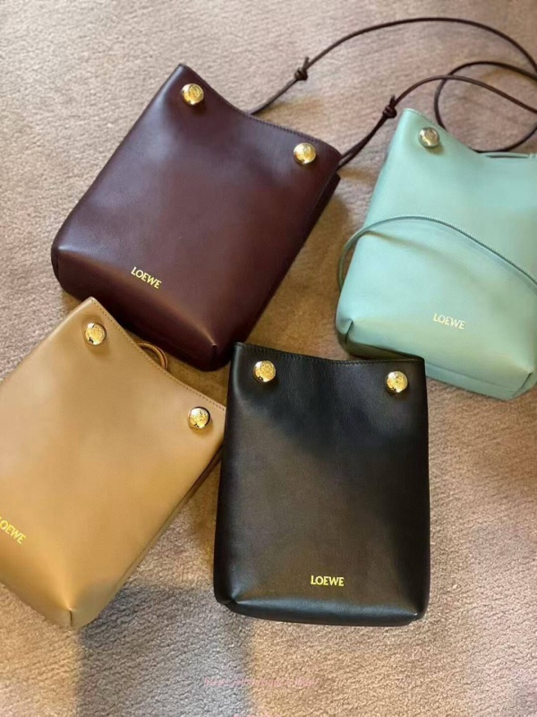 로에베 페블 파우치 백 (3color)