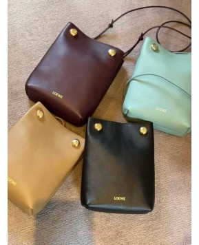 로에베 페블 파우치 백 (3color)