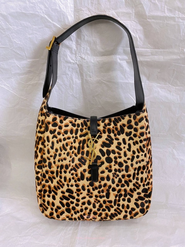 생로랑 LE 5 À 7 스몰 호보백