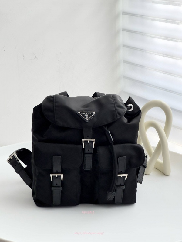 프라다 리에디션 1978 스몰 리나일론 백팩