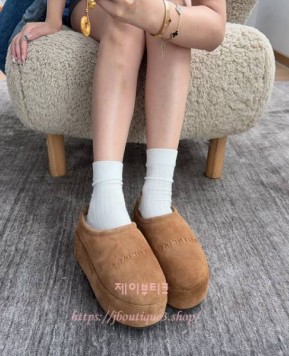 발렌시아가 샌들