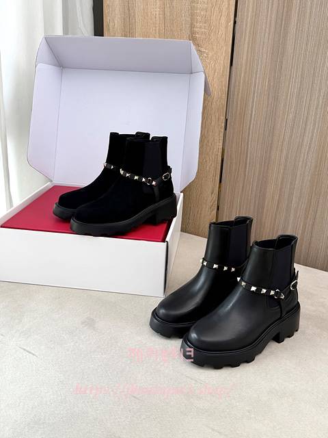 발렌티노 락스터드 앵클 부츠 (레더,스웨이드)